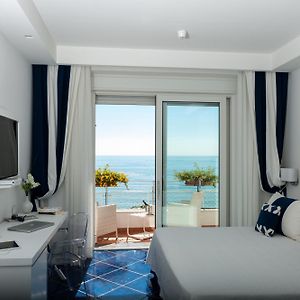 Deluxe Double or Twin Room Sea View